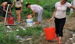 吃瓜工地夫妻,吃瓜背后的温馨故事